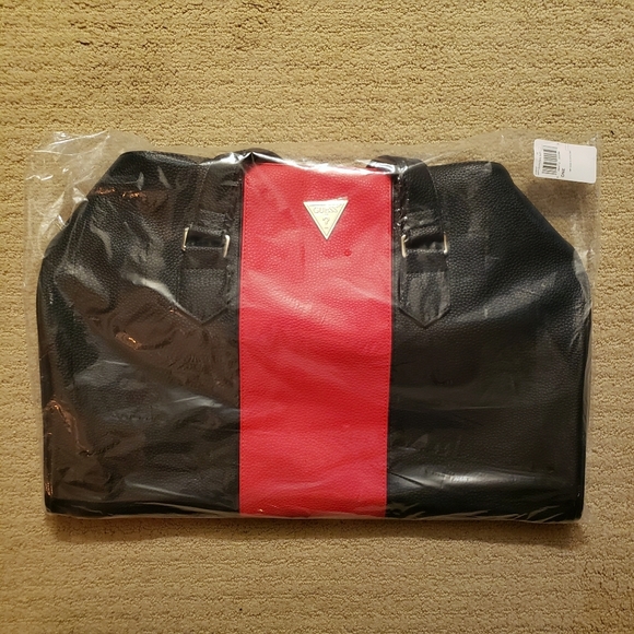 guess overnight travel bag